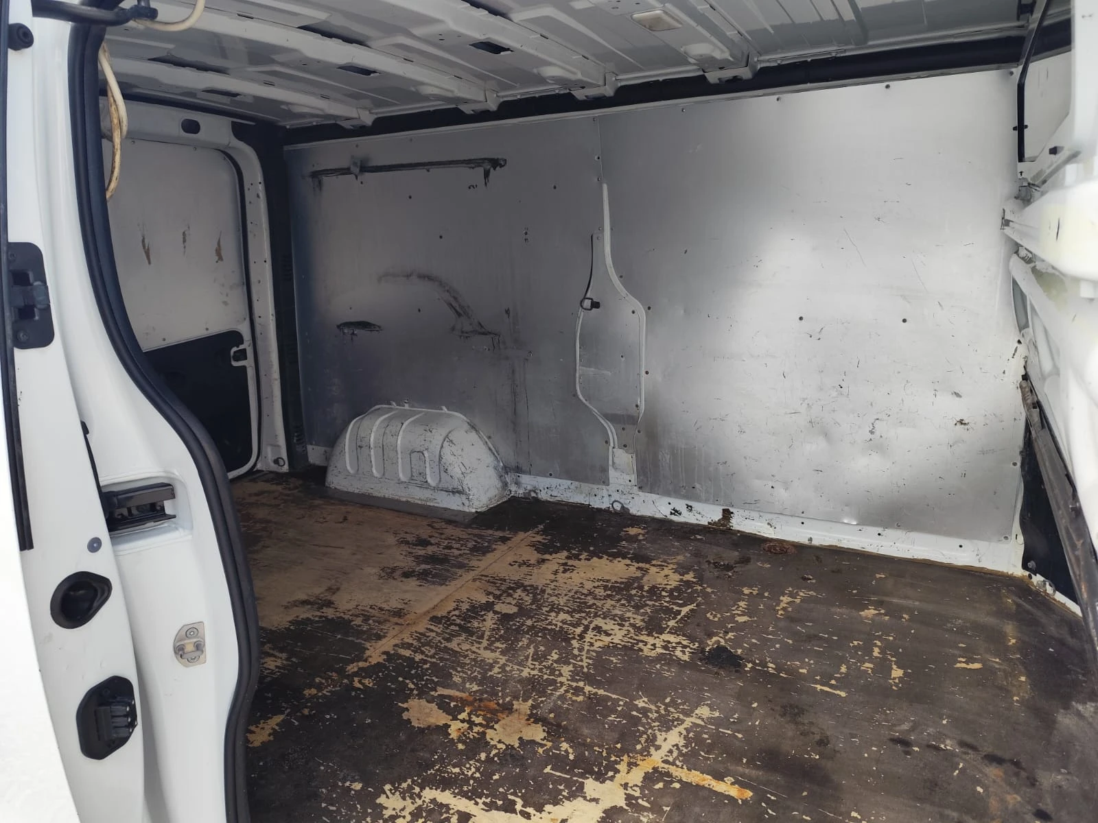 Opel Vivaro 1.6 дизел Италия.MAXI, снимка 6 - Бусове и автобуси - 55161236