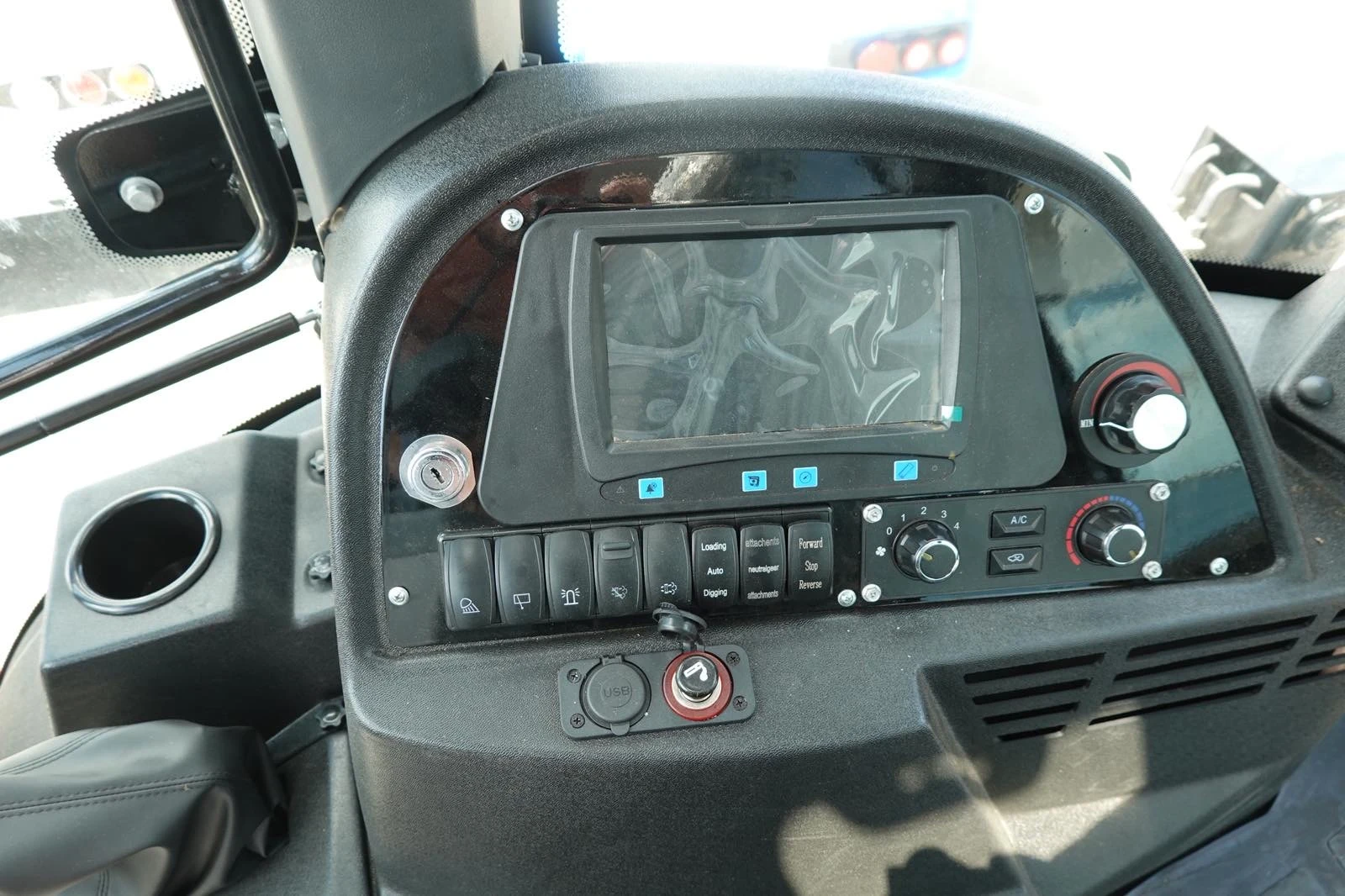 Багер Друга марка Axxen 125к.с. Bosch Euro V , снимка 4 - Индустриална техника - 55157166