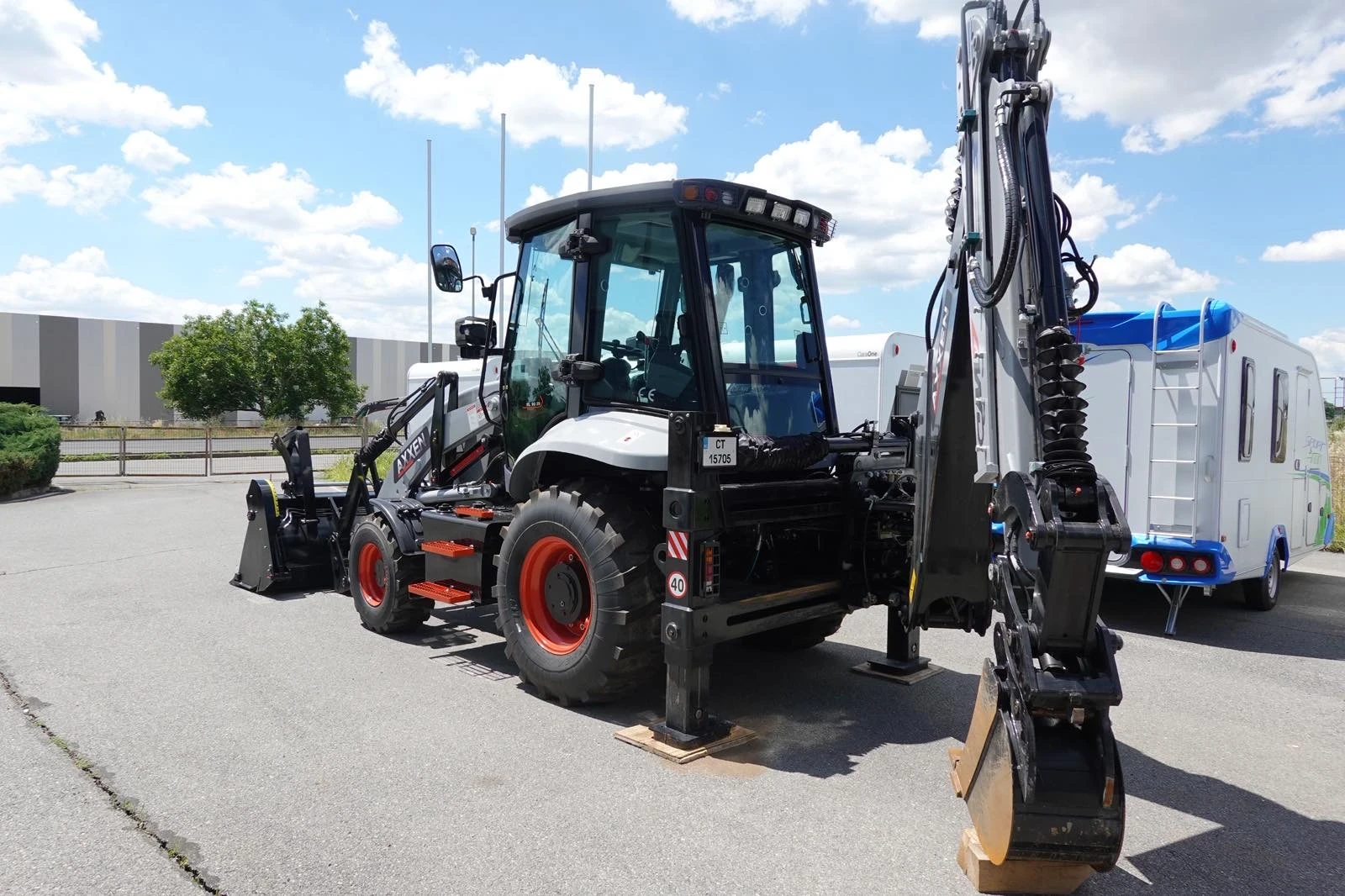 Багер Друга марка Axxen 125к.с. Bosch Euro V , снимка 2 - Индустриална техника - 55157166