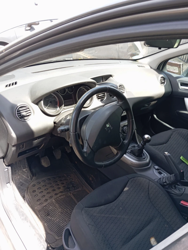 Peugeot 308 1.6HDI, снимка 15 - Автомобили и джипове - 45416922