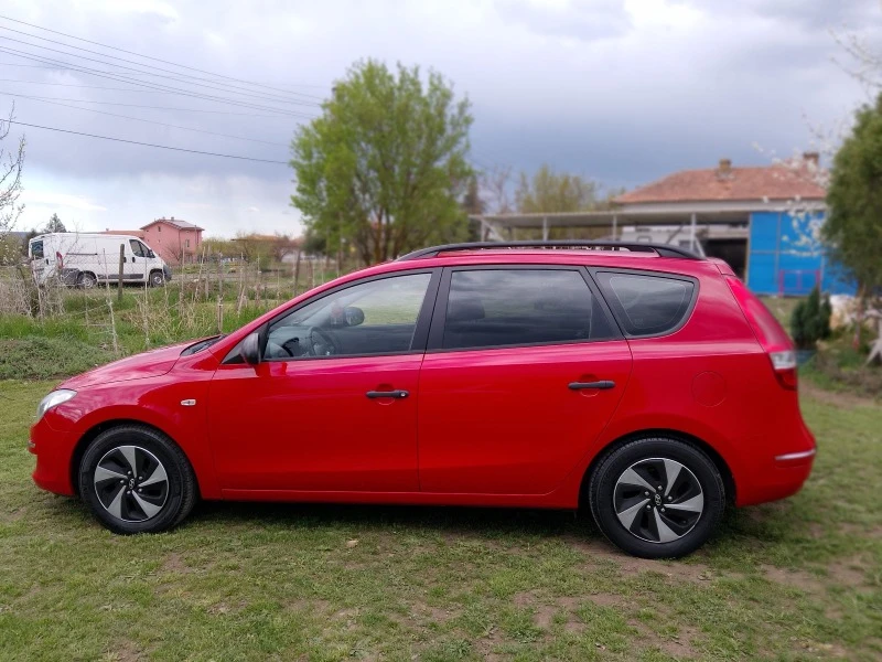 Hyundai I30 1.6 CRDI CW, снимка 4 - Автомобили и джипове - 49510614