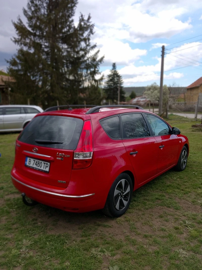 Hyundai I30 1.6 CRDI CW, снимка 3 - Автомобили и джипове - 49510614