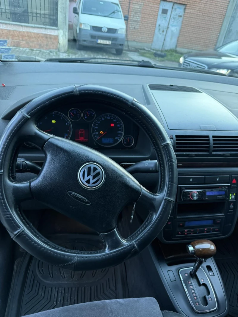 VW Sharan, снимка 8 - Автомобили и джипове - 48479606