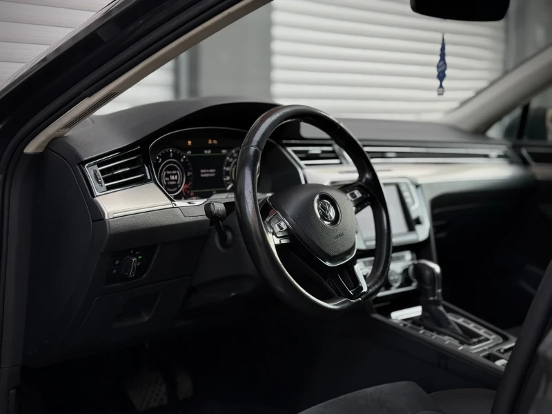 VW Passat 2.0TDI DSG, снимка 13 - Автомобили и джипове - 52946560