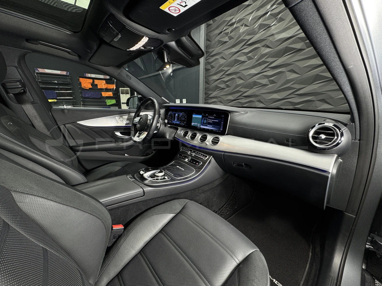 Mercedes-Benz E 63 AMG 4Matic+ 360* * Pano*  | Mobile.bg   11