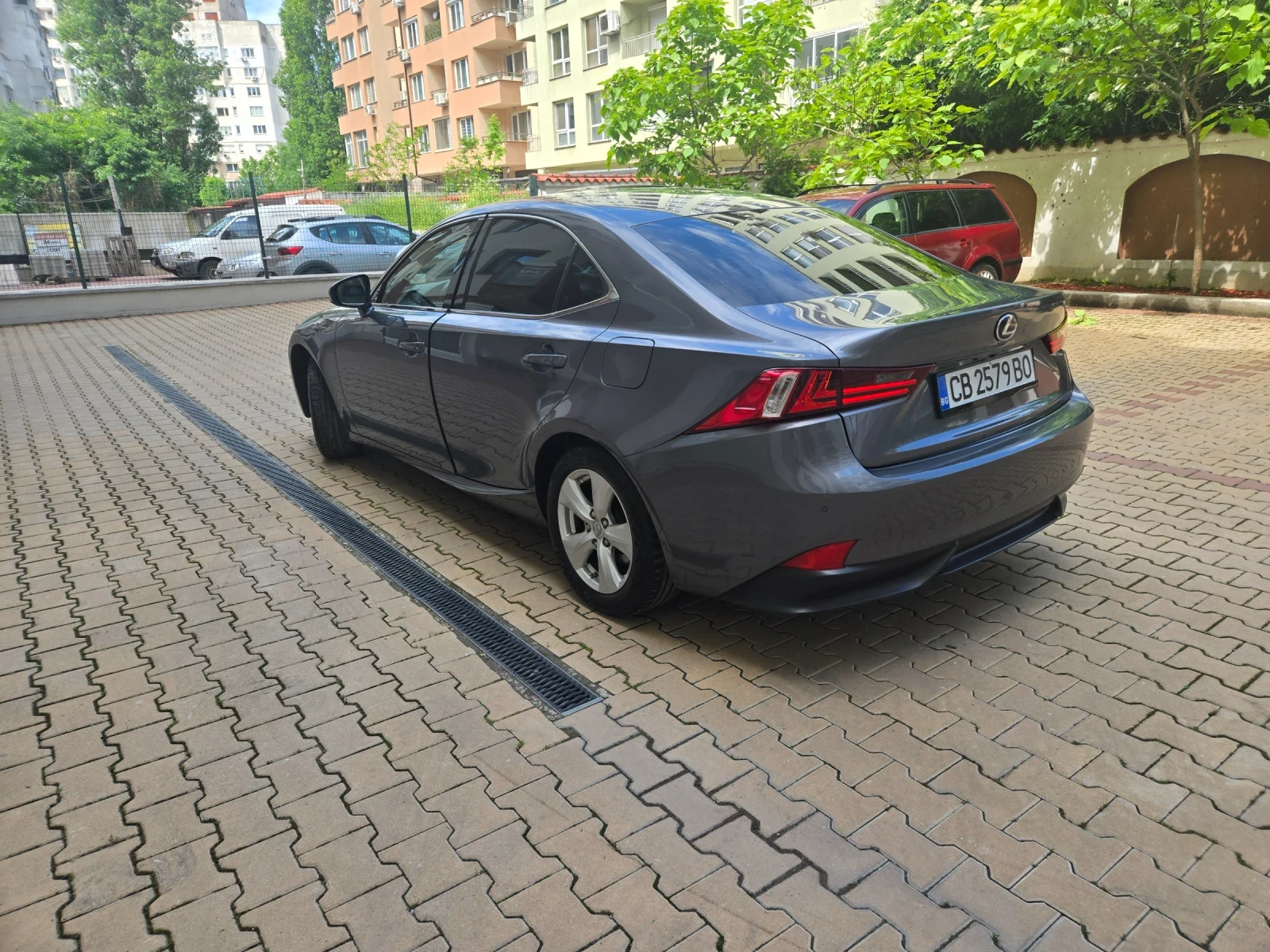Lexus IS 300 Hybrid  232к.с - изображение 5
