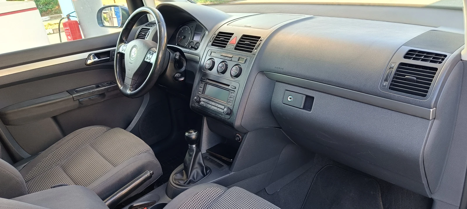 VW Touran 2.0 TDi - изображение 10