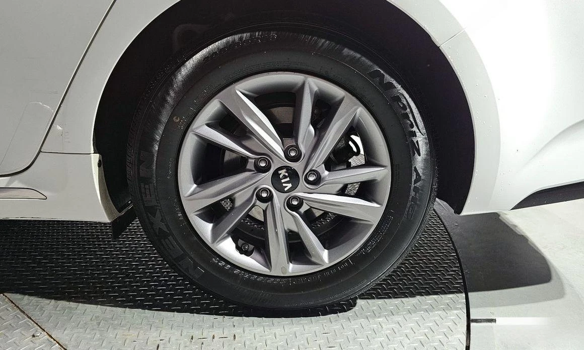 Kia K5  - изображение 5