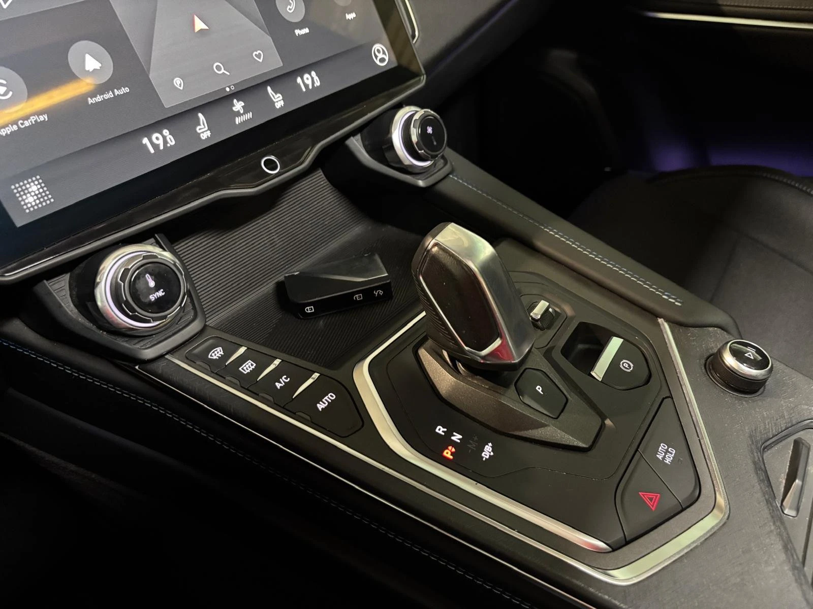 LynkCo 01 1.5 - Хибрид - Автоматични - 261 hp - изображение 10