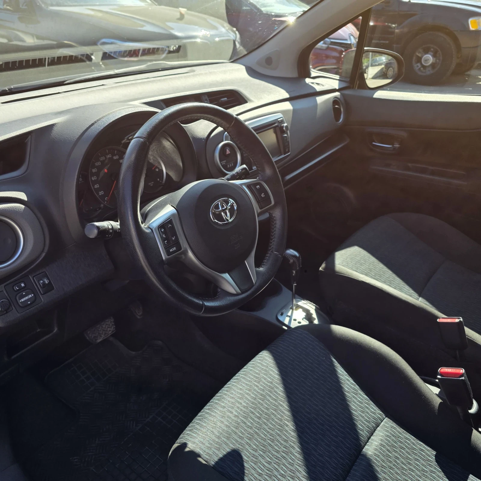 Toyota Yaris 1.33/Navi/Камера/Автоматик/Климатик, снимка 7 - Автомобили и джипове - 53743151