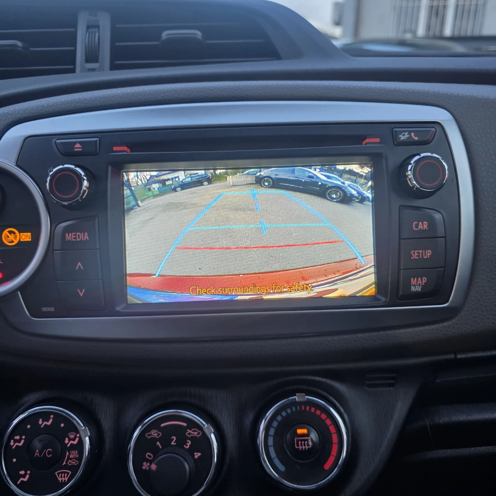 Toyota Yaris 1.33/Navi/Камера/Автоматик/Климатик, снимка 11 - Автомобили и джипове - 53743151