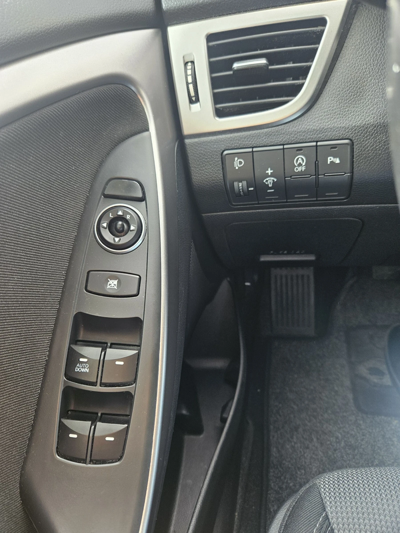 Hyundai I30 1.6 Бензин, теглич, камера за задно виждане, клима, снимка 12 - Автомобили и джипове - 53998013