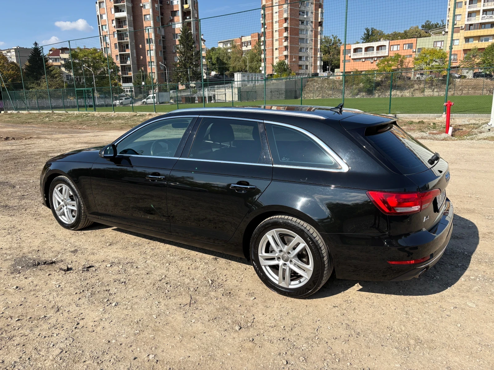 Audi A4 2.0 TDI S-tronic, снимка 4 - Автомобили и джипове - 54082321