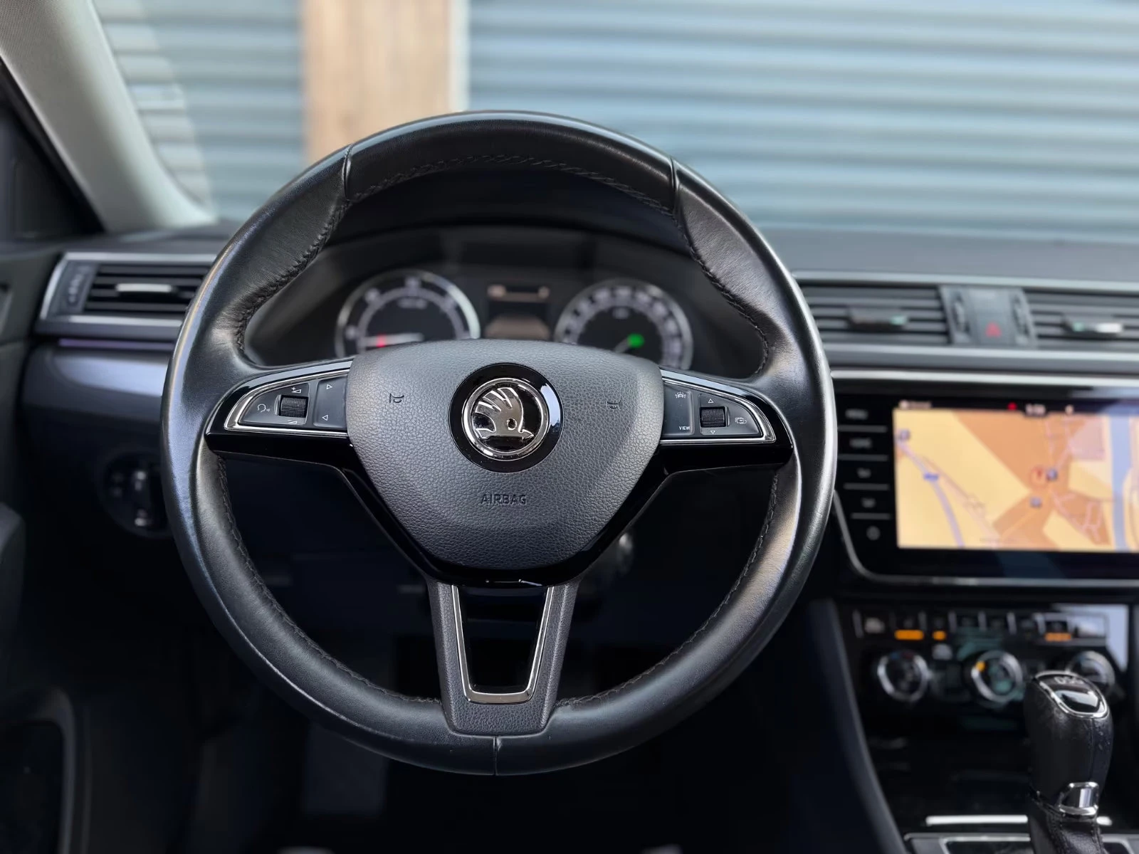 Skoda Superb STYLE/150HP/DSG/CAM/MEMO/LED/KLESS/AMBI/170q, снимка 8 - Автомобили и джипове - 54226168