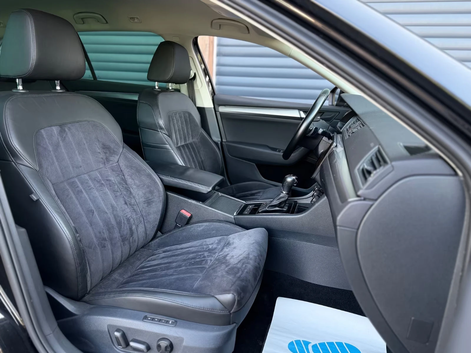 Skoda Superb STYLE/150HP/DSG/CAM/MEMO/LED/KLESS/AMBI/170q, снимка 14 - Автомобили и джипове - 54226168