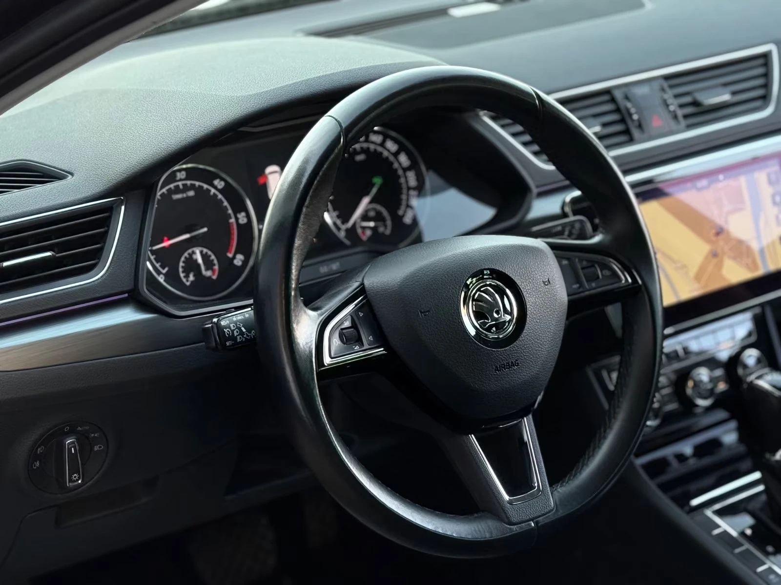 Skoda Superb STYLE/150HP/DSG/CAM/MEMO/LED/KLESS/AMBI/170q, снимка 6 - Автомобили и джипове - 54226168