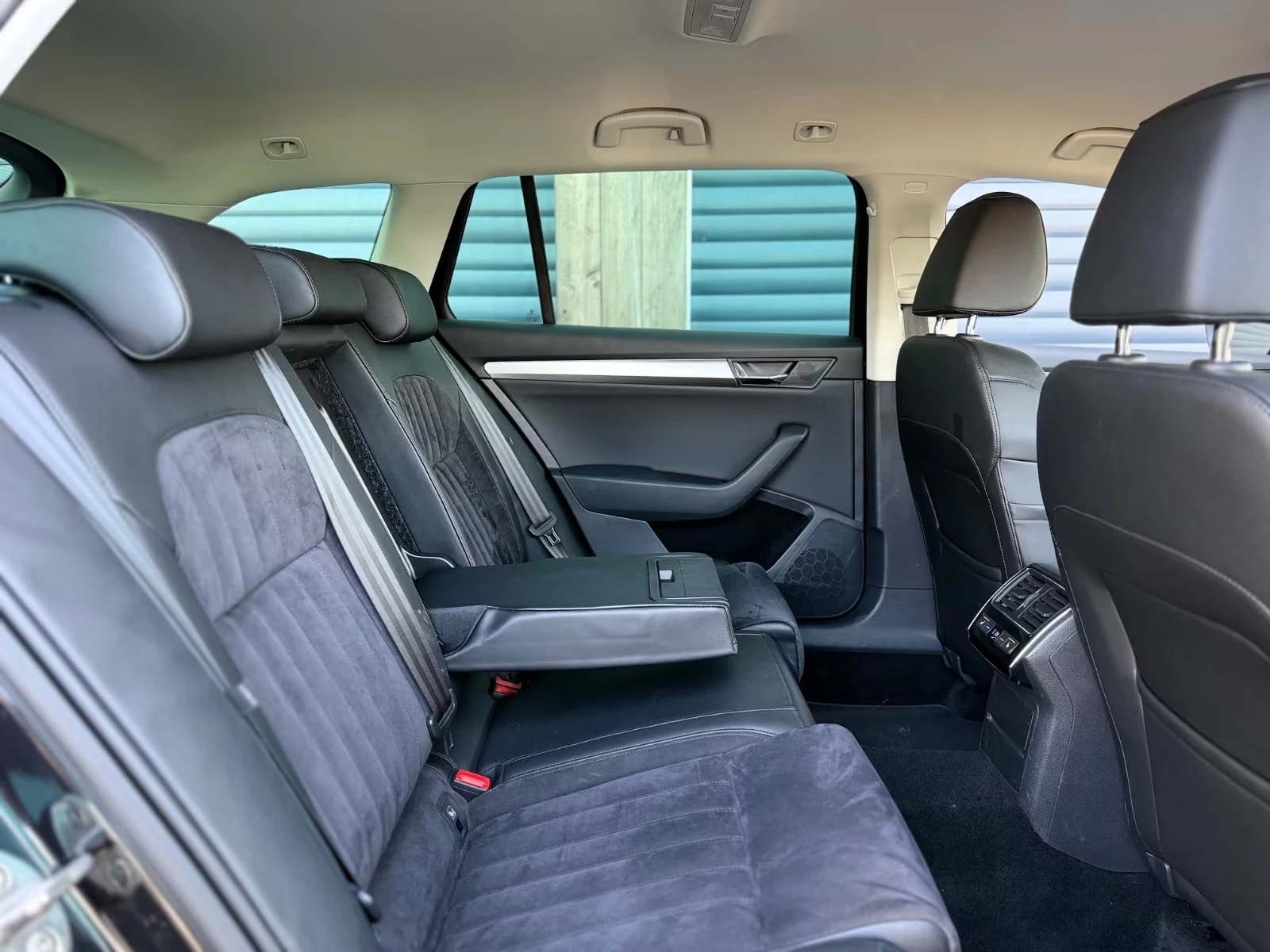 Skoda Superb STYLE/150HP/DSG/CAM/MEMO/LED/KLESS/AMBI/170q, снимка 15 - Автомобили и джипове - 54226168