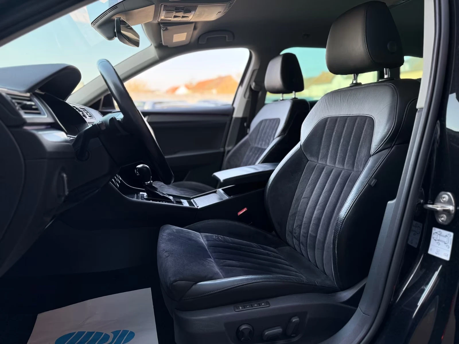 Skoda Superb STYLE/150HP/DSG/CAM/MEMO/LED/KLESS/AMBI/170q, снимка 5 - Автомобили и джипове - 54226168