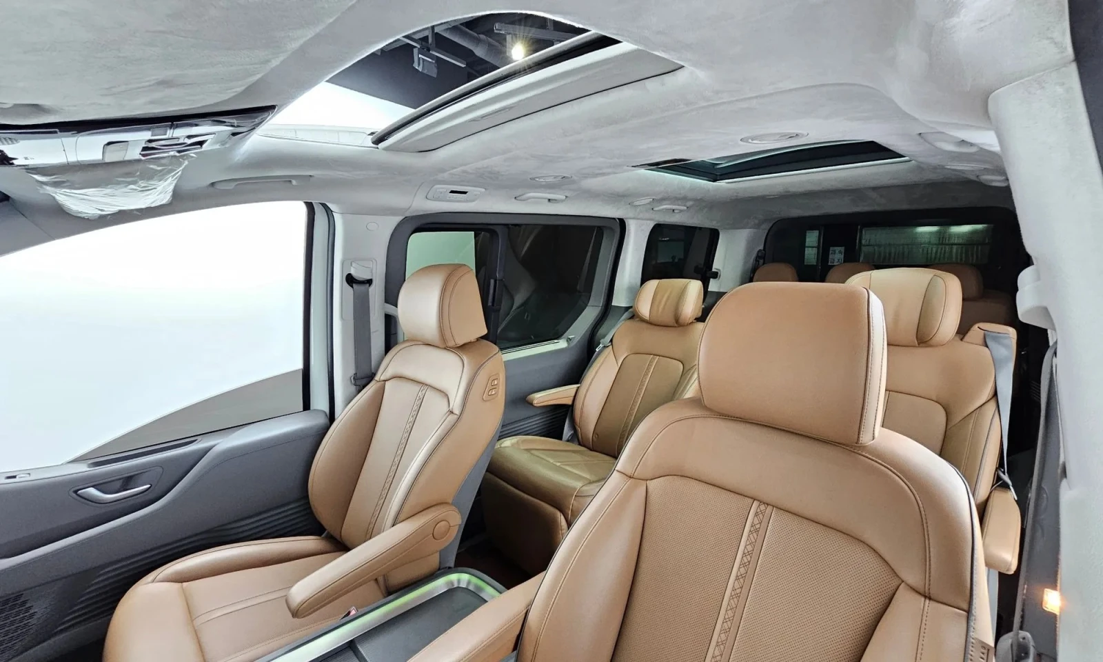 Hyundai Staria  L3.5 Lounge 7-Seater Mobility, снимка 15 - Автомобили и джипове - 54421399