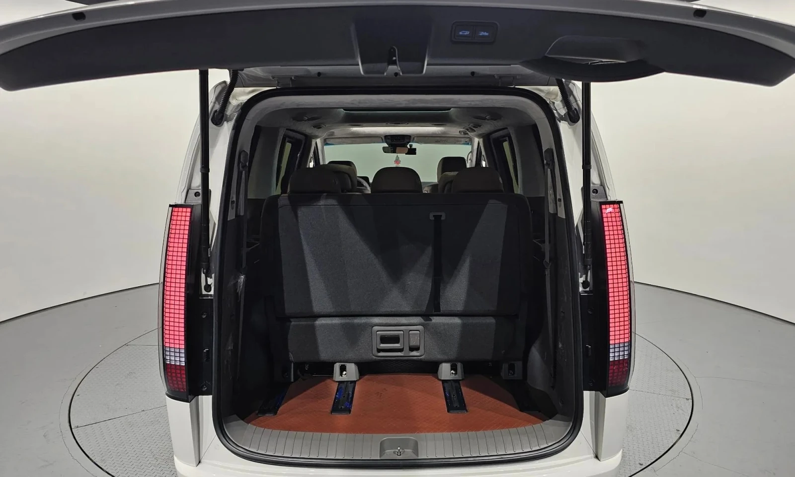 Hyundai Staria  L3.5 Lounge 7-Seater Mobility, снимка 16 - Автомобили и джипове - 54421399
