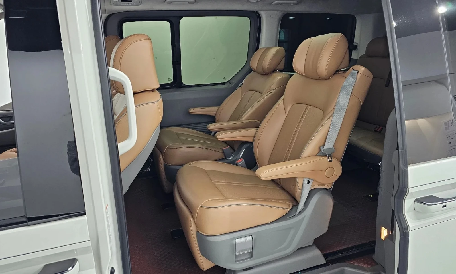 Hyundai Staria  L3.5 Lounge 7-Seater Mobility, снимка 11 - Автомобили и джипове - 54421399