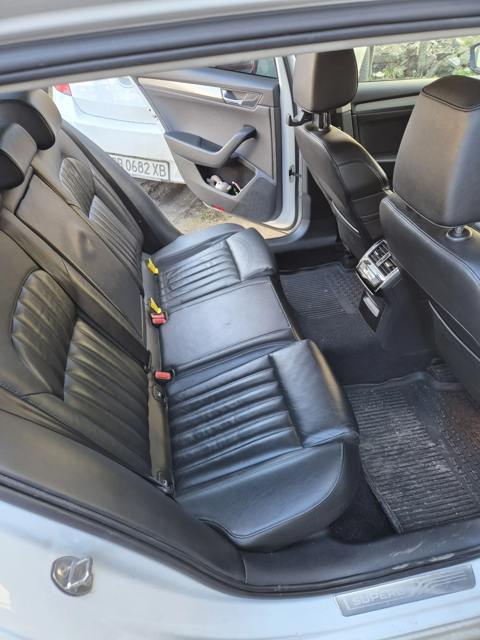 Skoda Superb 2.0 TDI, снимка 9 - Автомобили и джипове - 54484554
