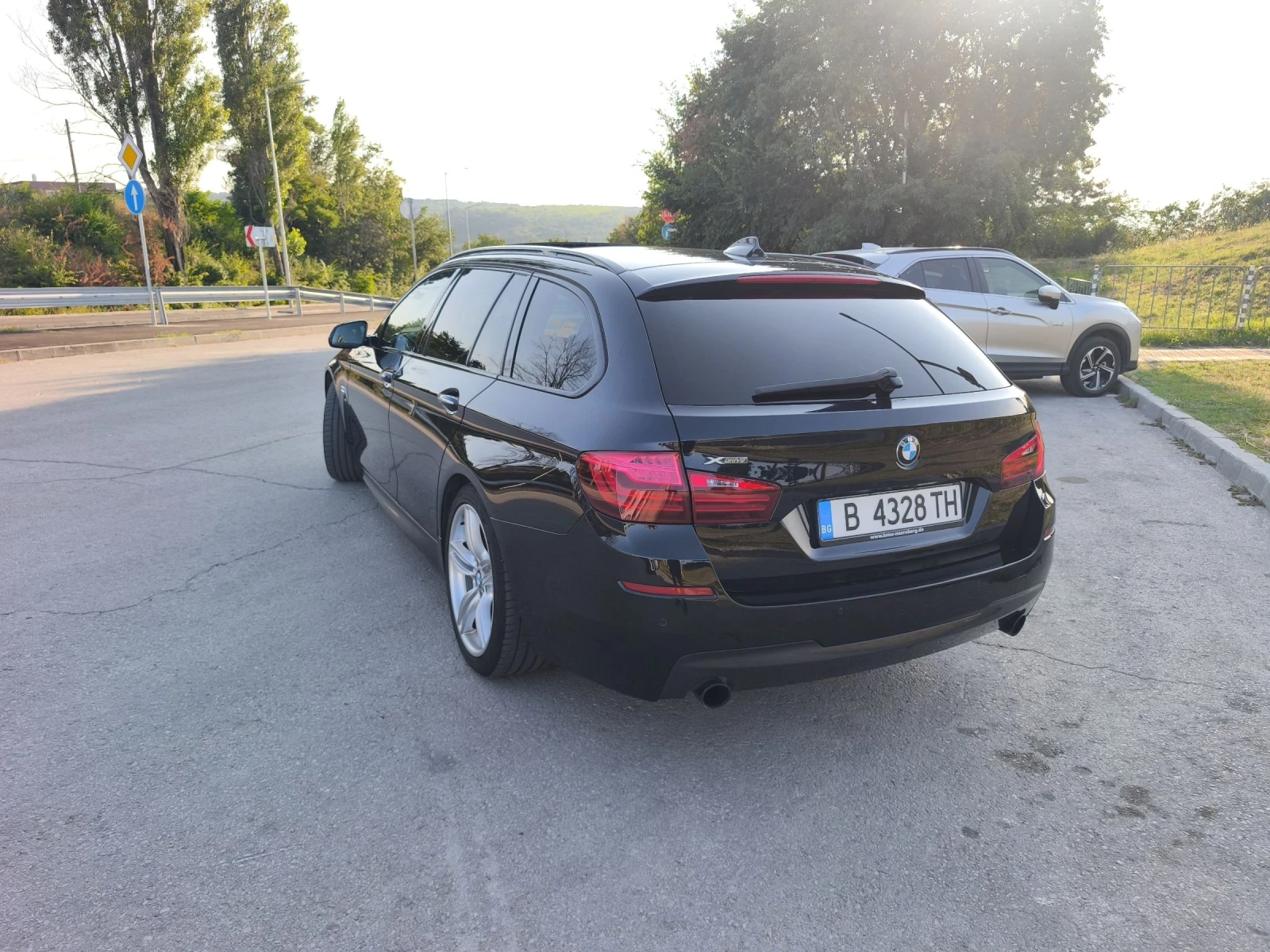 BMW 535 xDrive/SoftClose/KeyLess/Harman, снимка 4 - Автомобили и джипове - 55271015