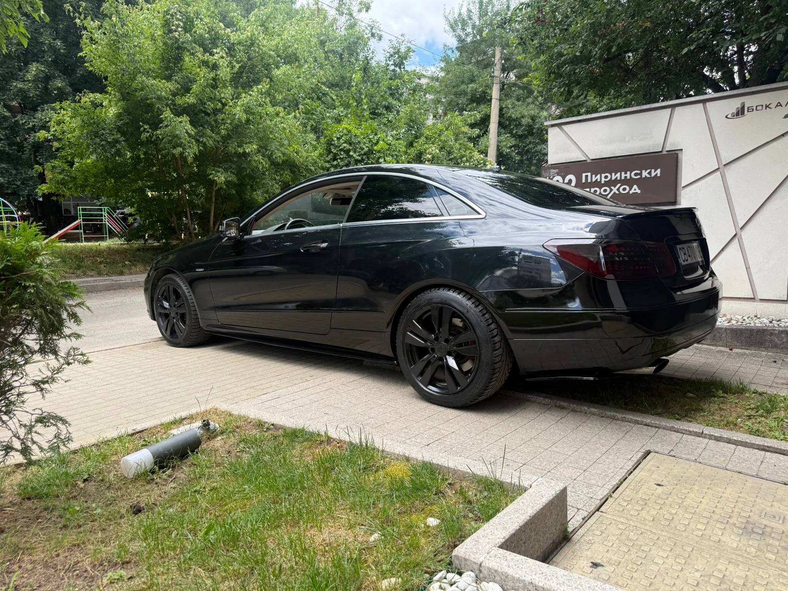 Mercedes-Benz E 220 Amg Black Brutal Edition/Купе/Автомат/Exlussive, снимка 7 - Автомобили и джипове - 55163535