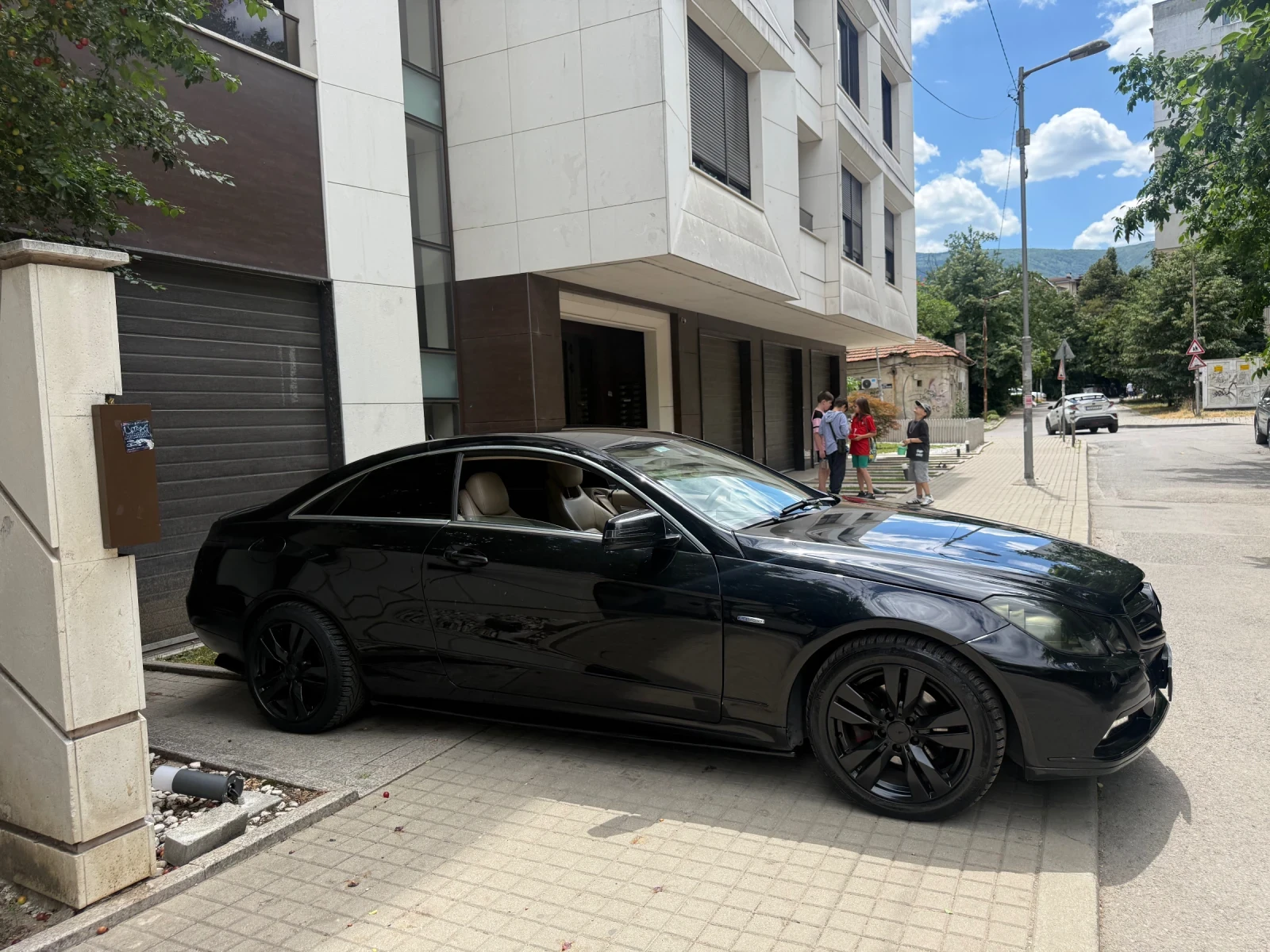Mercedes-Benz E 220 Amg Black Brutal Edition/Купе/Автомат/Exlussive, снимка 6 - Автомобили и джипове - 55163535