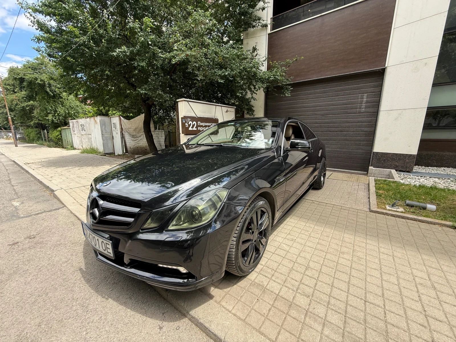 Mercedes-Benz E 220 Amg Black Brutal Edition/Купе/Автомат/Exlussive, снимка 3 - Автомобили и джипове - 55163535