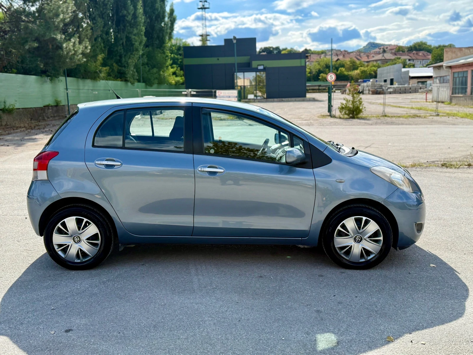 Toyota Yaris ИТАЛИЯ* 106 хил* КЛИМАТРОНИК* НОВИ ГУМИ, снимка 8 - Автомобили и джипове - 56085609