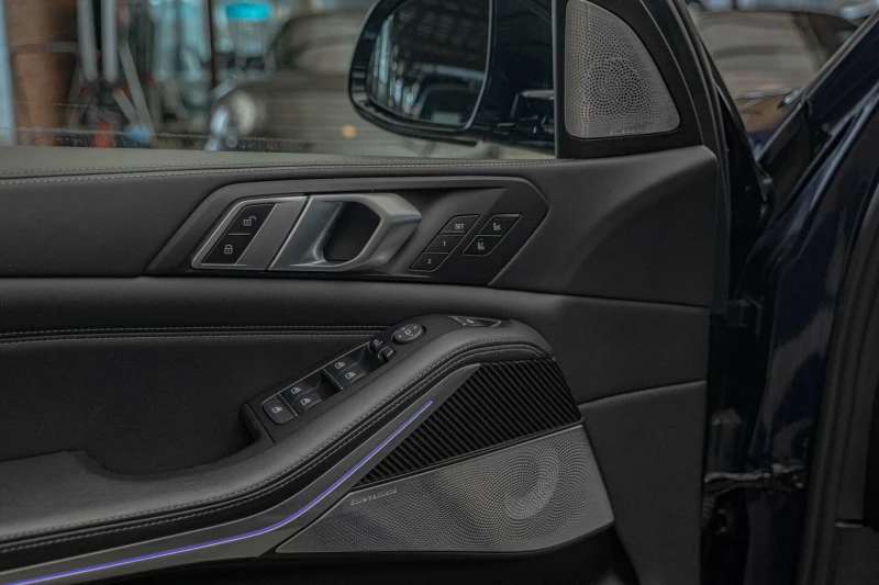 BMW X5 M50D/Swarovski/Bowers & Wilkins Diamond/Sky Lounge, снимка 8 - Автомобили и джипове - 52377222