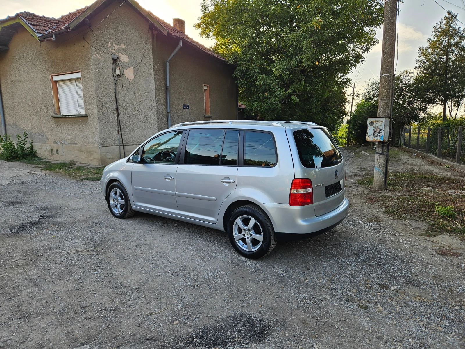 VW Touran 2.0TDI АВТОМАТИК - изображение 4