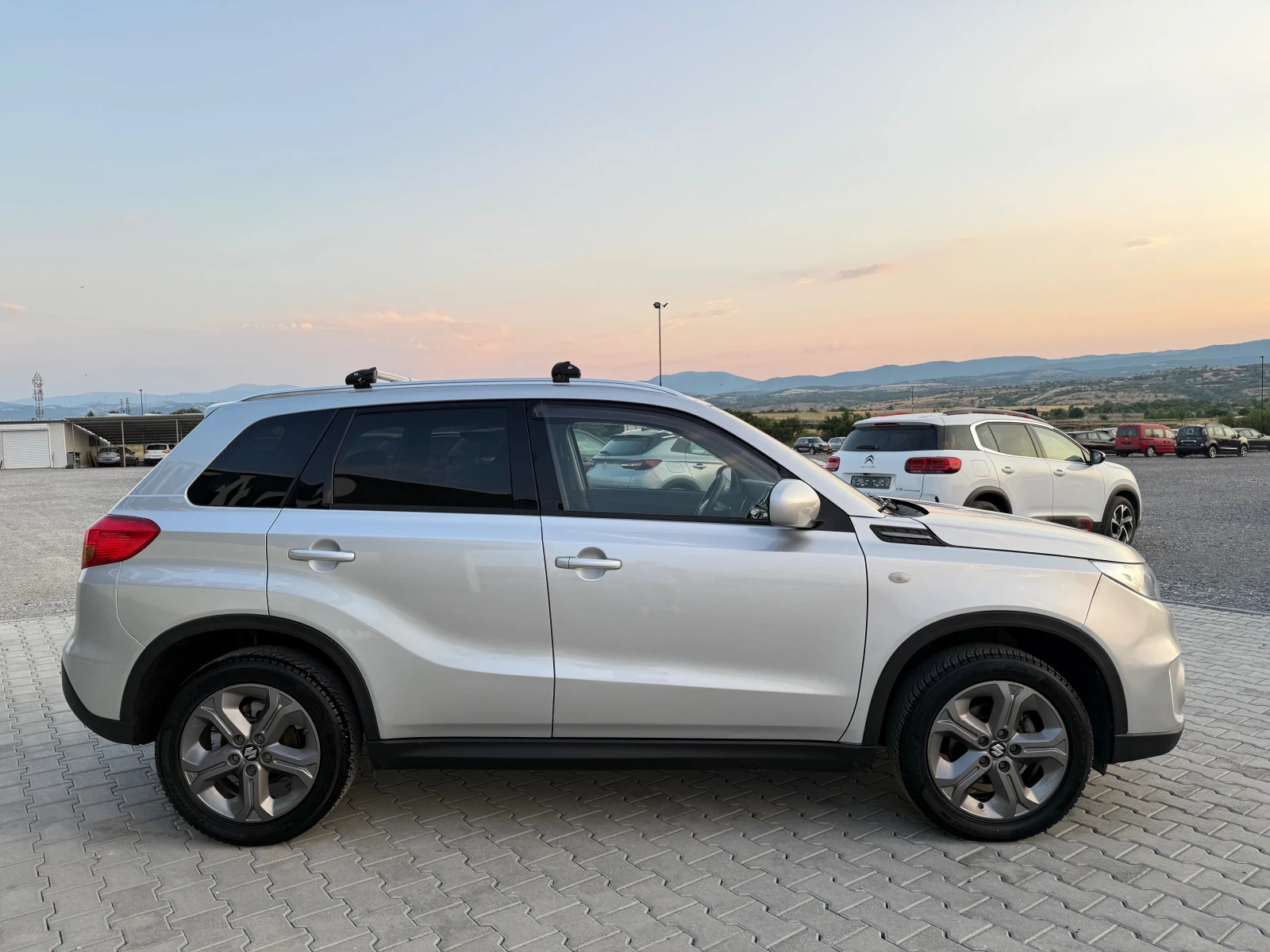 Suzuki Vitara 1.6i 4x4 120 ks СОБСТВЕН ЛИЗИНГ !!! - изображение 4