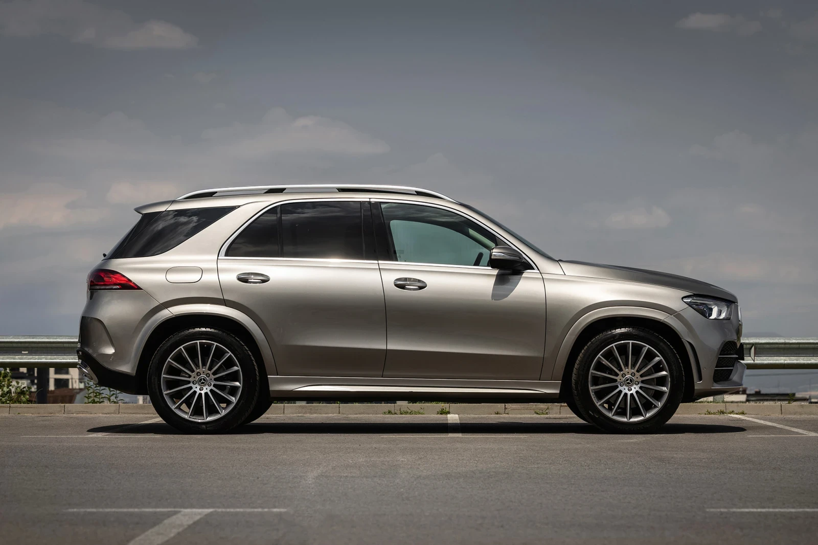 Mercedes-Benz GLE 350 4 MATIC/BURMESTER/AMG/KEYLESS/PANO/360 - изображение 3