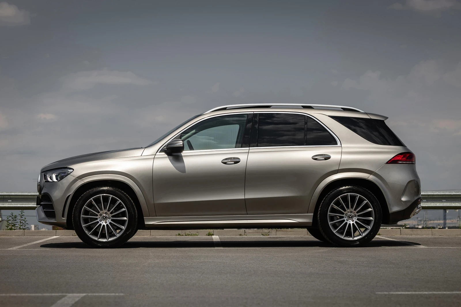 Mercedes-Benz GLE 350 4 MATIC/BURMESTER/AMG/KEYLESS/PANO/360 - изображение 4