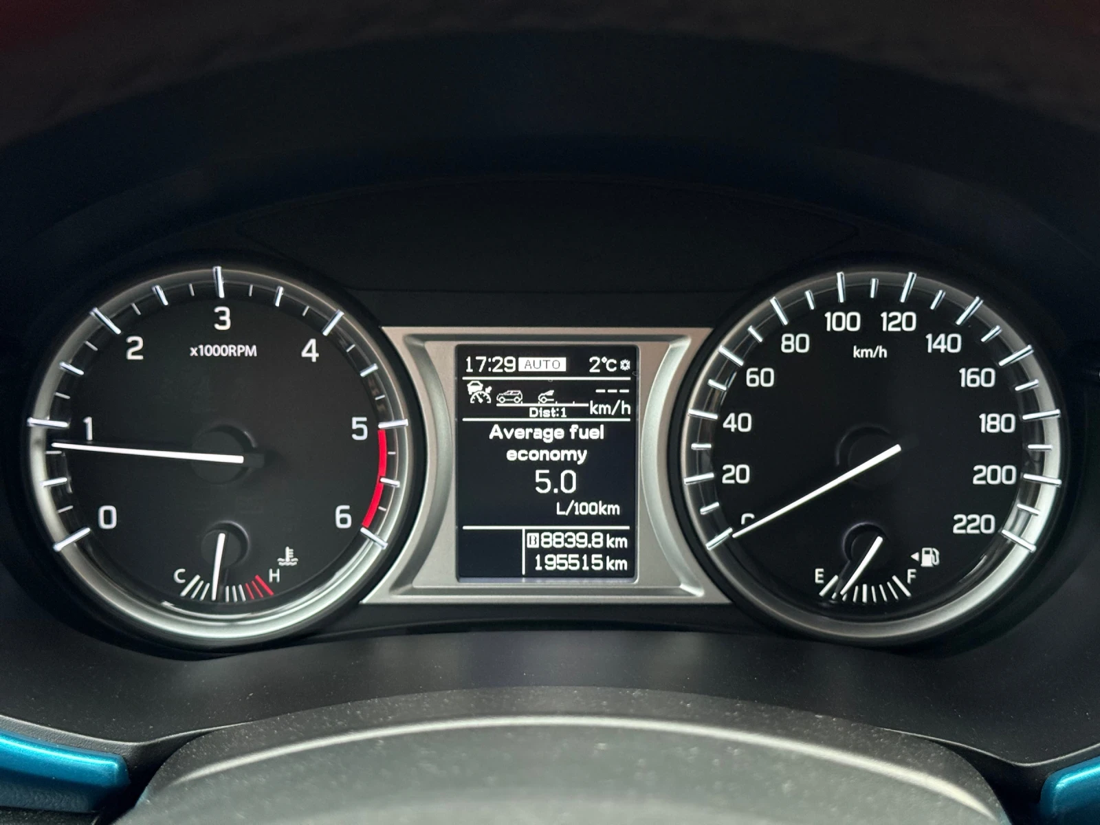 Suzuki Vitara 4x4* LED* КОЖА* ДИСТР* РЕАЛНИ КМ* KeyLess* EURO6B*, снимка 12 - Автомобили и джипове - 54209648