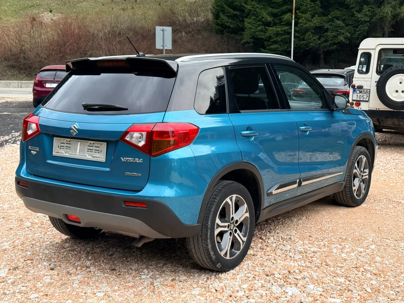 Suzuki Vitara 4x4* LED* КОЖА* ДИСТР* РЕАЛНИ КМ* KeyLess* EURO6B*, снимка 3 - Автомобили и джипове - 54209648