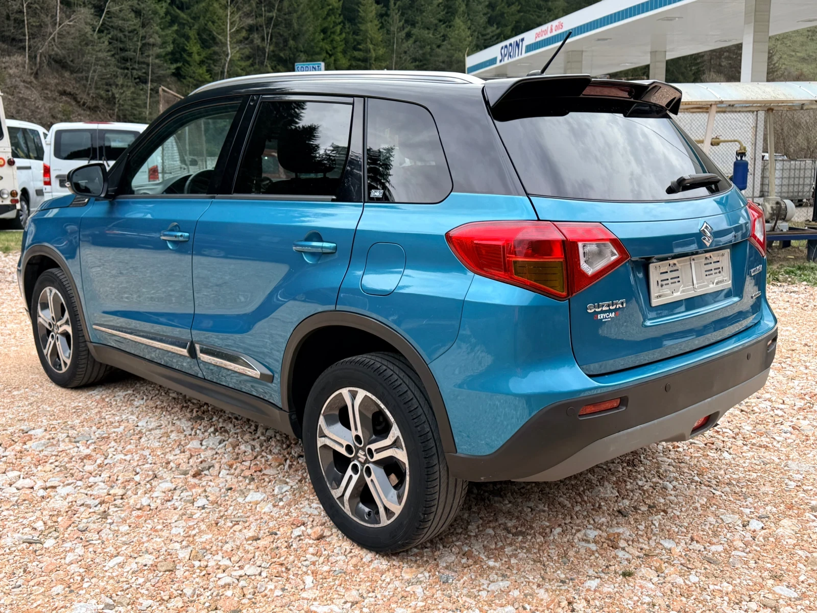 Suzuki Vitara 4x4* LED* КОЖА* ДИСТР* РЕАЛНИ КМ* KeyLess* EURO6B*, снимка 4 - Автомобили и джипове - 54209648