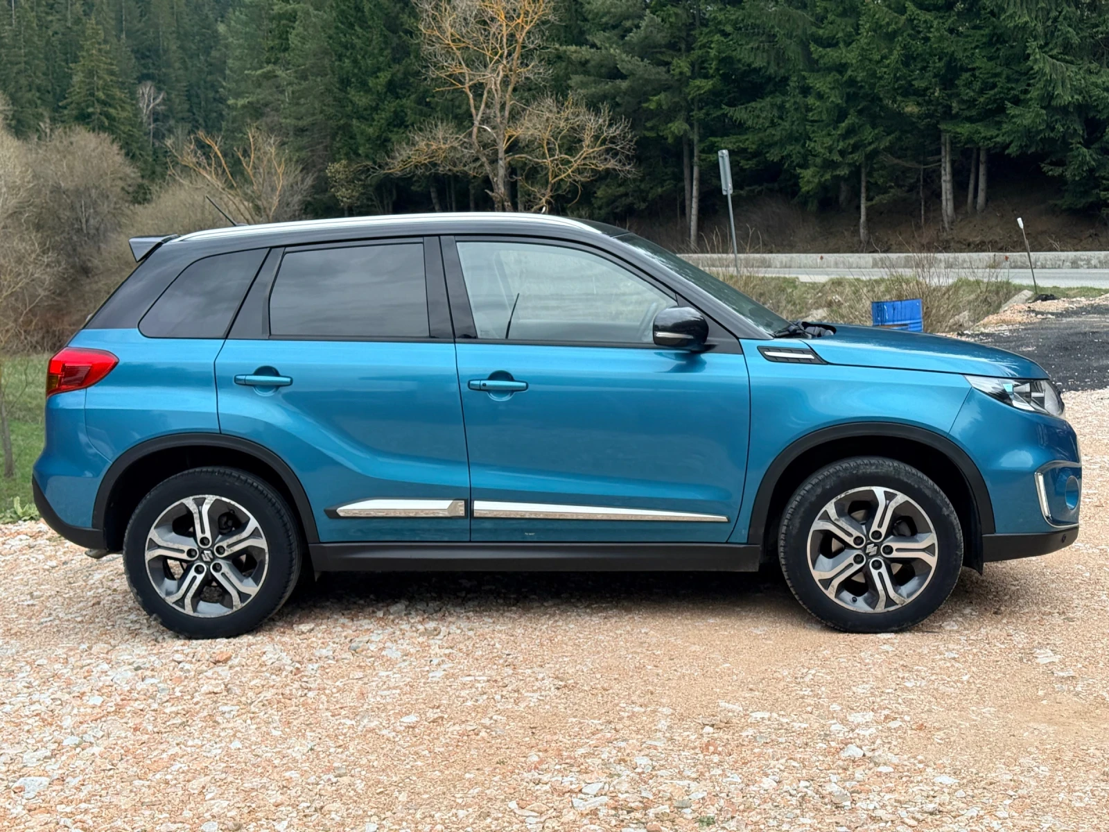 Suzuki Vitara 4x4* LED* КОЖА* ДИСТР* РЕАЛНИ КМ* KeyLess* EURO6B*, снимка 2 - Автомобили и джипове - 54209648