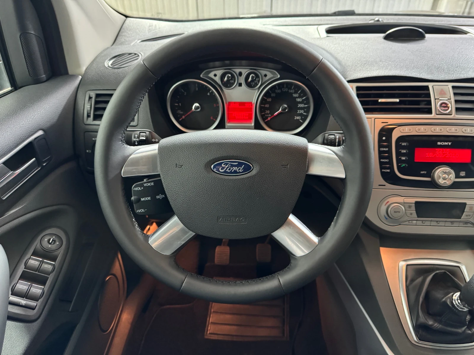 Ford Kuga 2.0 TDCI 163 k.s. 4WD TITANIUM, снимка 10 - Автомобили и джипове - 54736328