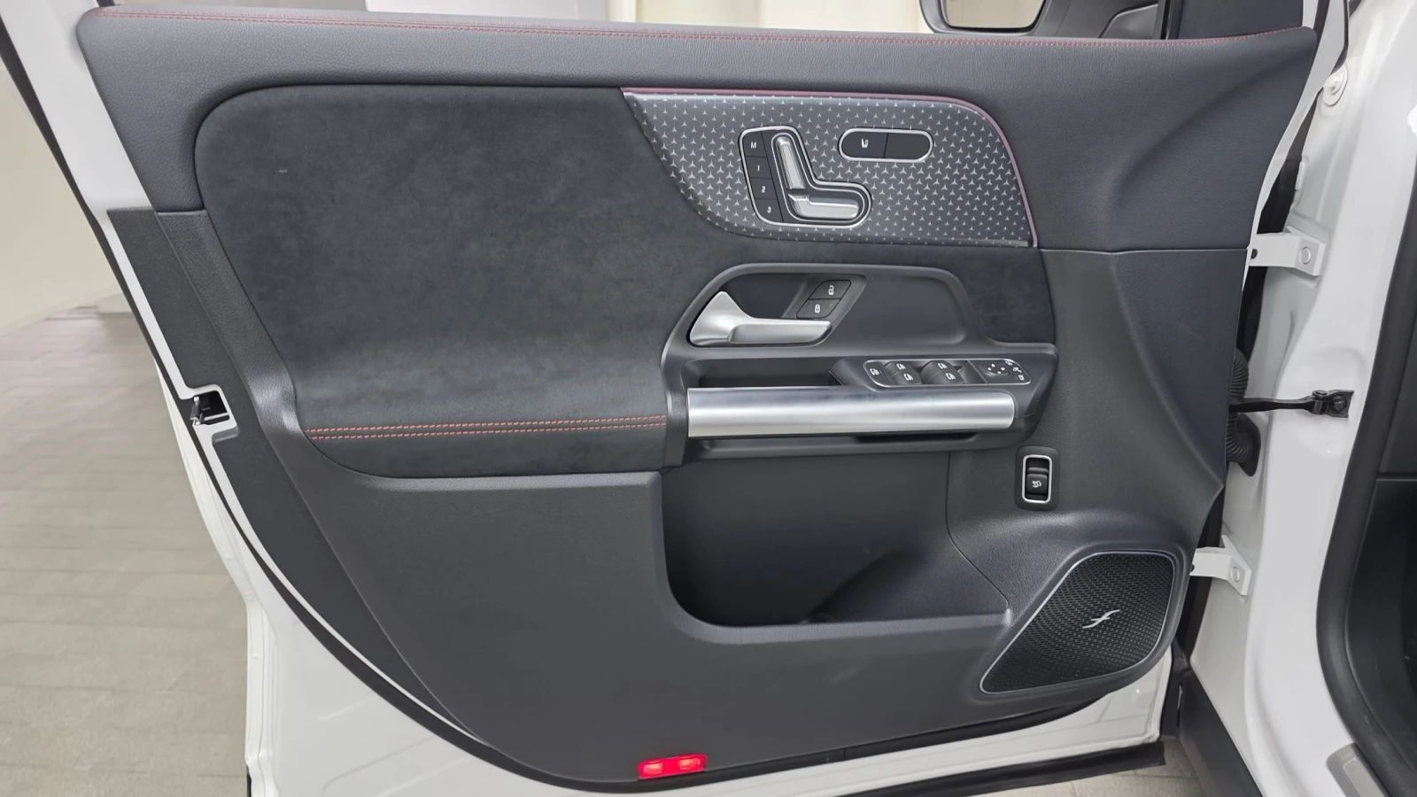 Mercedes-Benz EQA EQA250 AMG Line, снимка 3 - Автомобили и джипове - 54870499