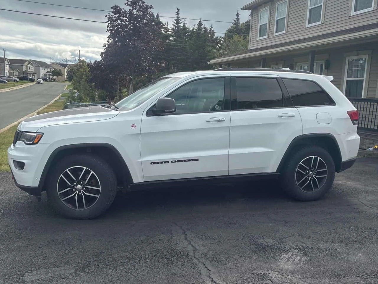 Jeep Grand cherokee Trailhawk | CARFAX | БЕЗ ИНЦИДЕНТИ, снимка 3 - Автомобили и джипове - 56185808