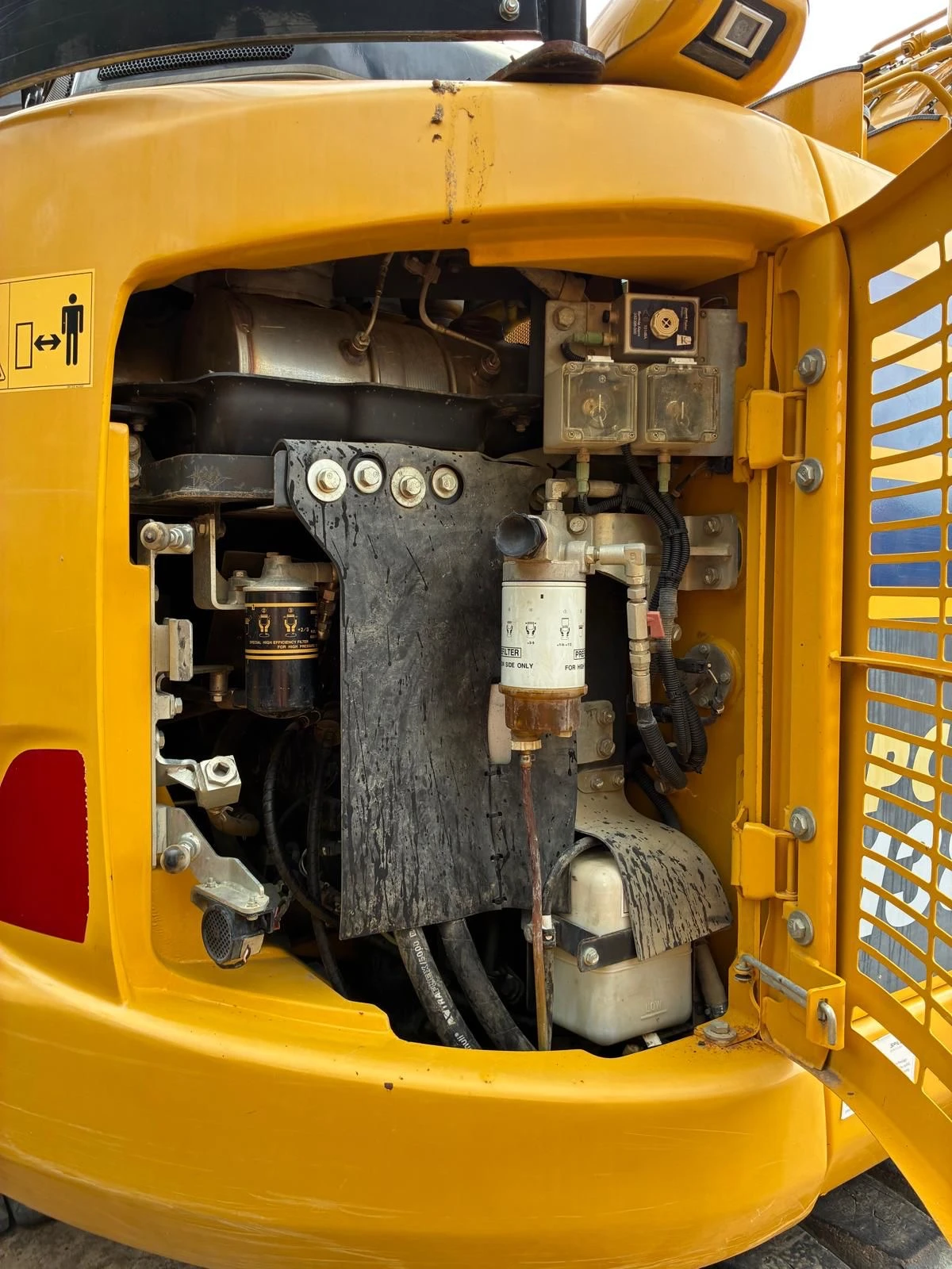Багер Komatsu PC 138 US-11 3 КОФИ ЛИЗИНГ, снимка 7 - Индустриална техника - 55946276