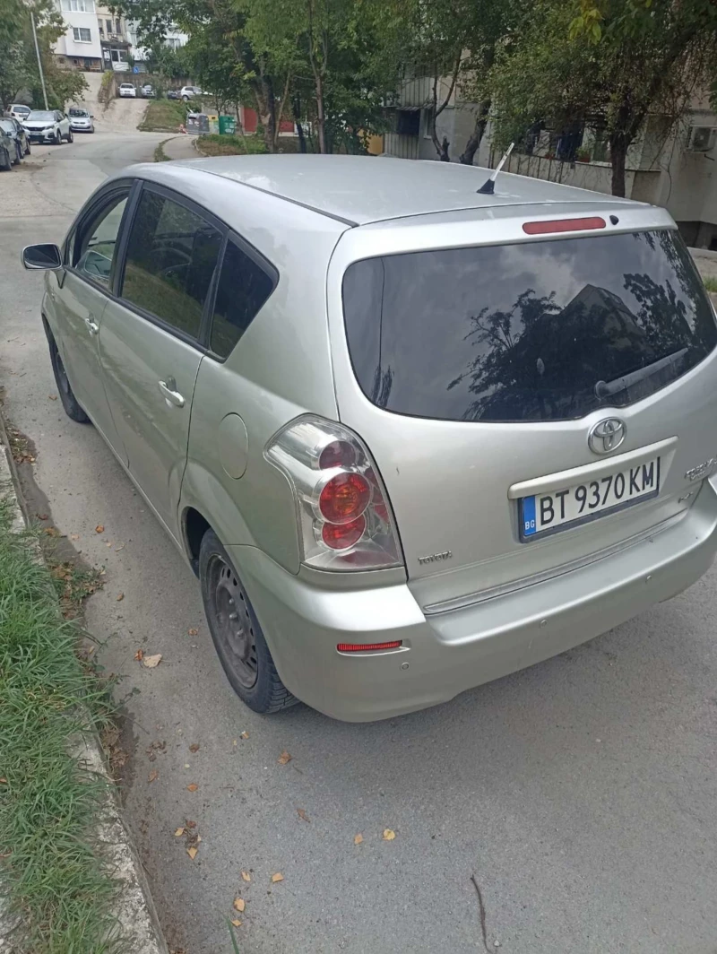 Toyota Corolla verso 2.2D4D, снимка 2 - Автомобили и джипове - 47305761