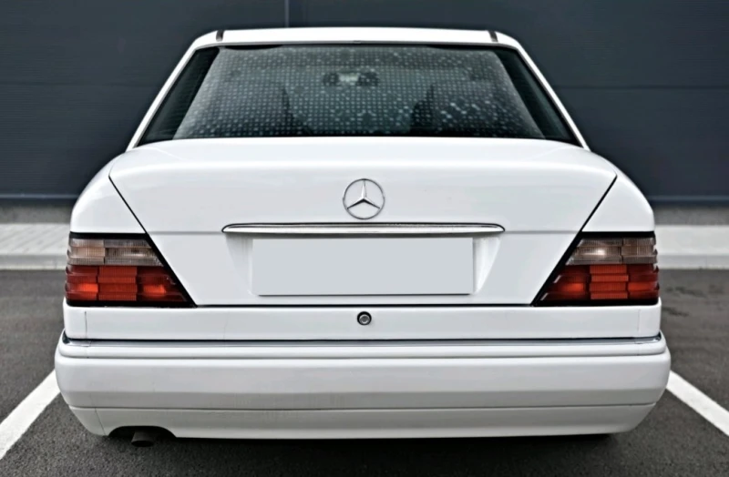 Mercedes-Benz E 200, снимка 3 - Автомобили и джипове - 47485679