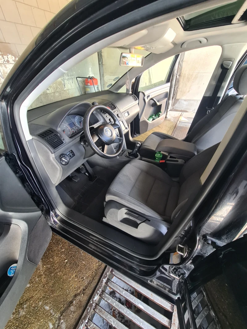 VW Touran, снимка 8 - Автомобили и джипове - 48189249