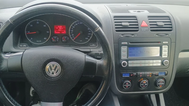 VW Golf 5, снимка 15 - Автомобили и джипове - 48433547