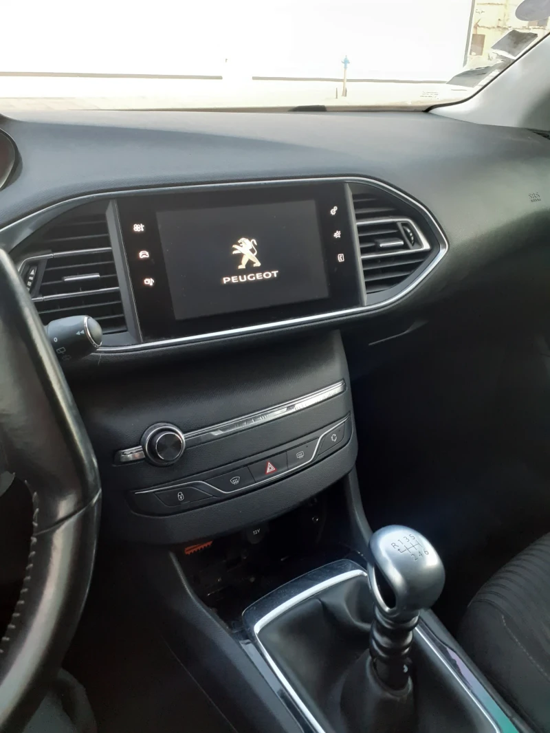 Peugeot 308 1.6 2014г XENON , снимка 7 - Автомобили и джипове - 49416539