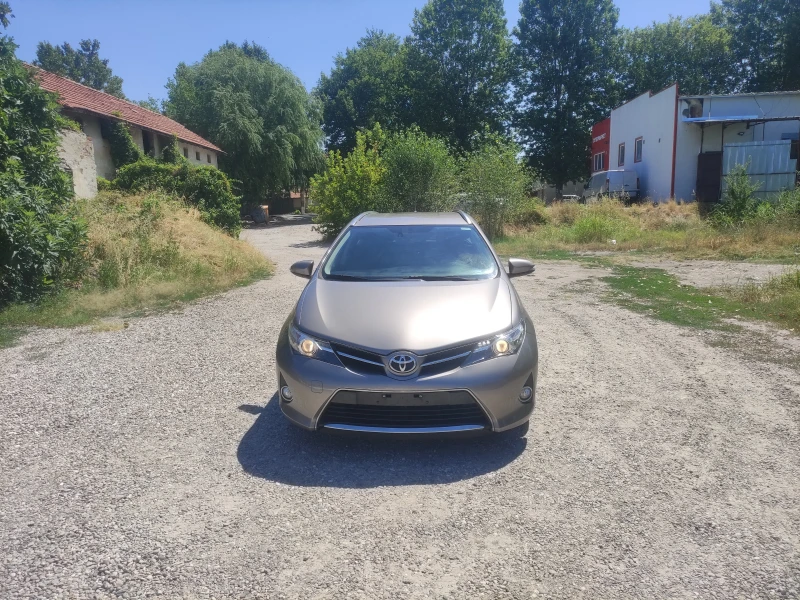 Toyota Auris 1.4d4d като нов 6ck навигация, камера, снимка 2 - Автомобили и джипове - 52620954
